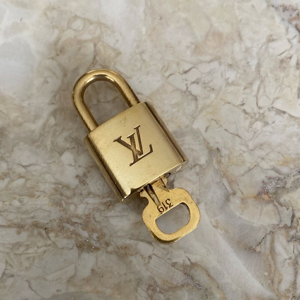 AUTHENTIC Louis Vuitton Padlock & Key #319